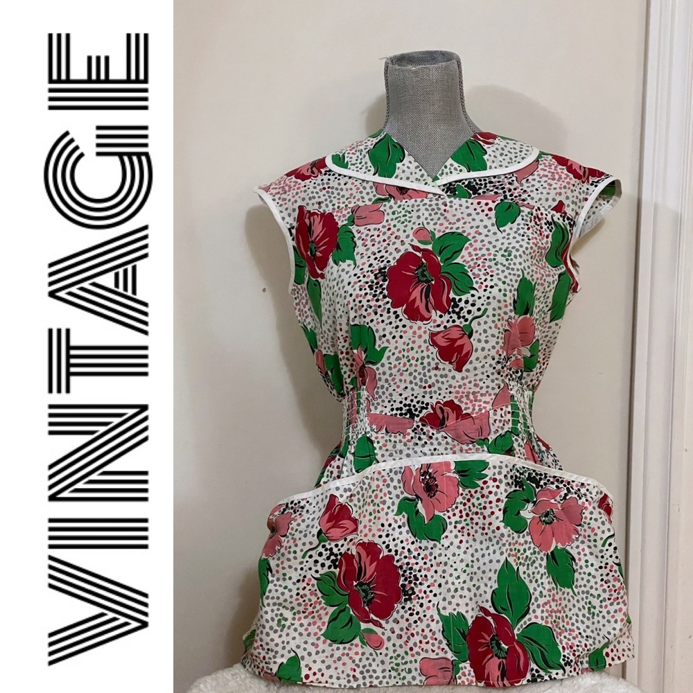 1950s floral peplum smock with button-down back, collar and big front pockets